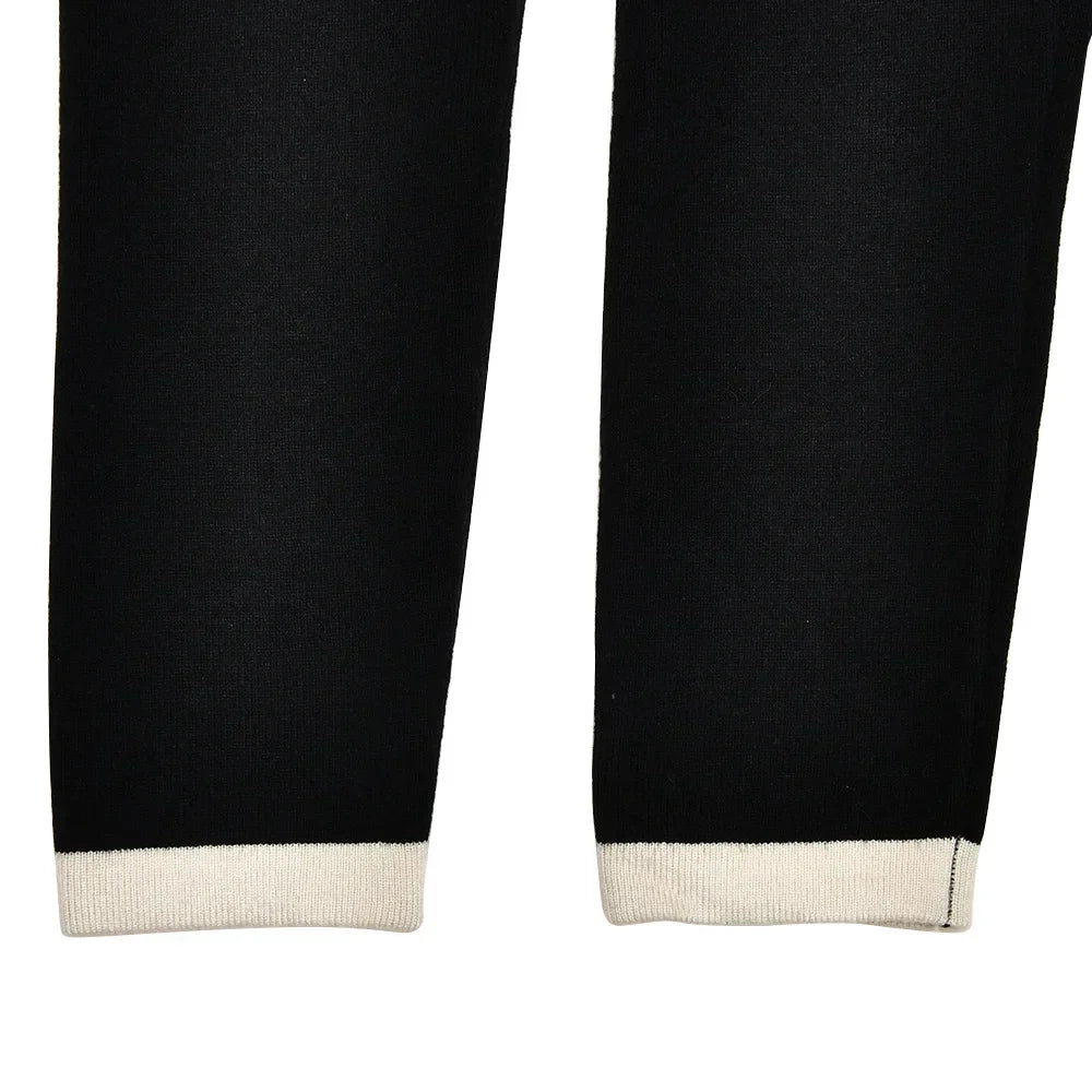 חליפת שני חלקים סרוגה בעיצוב קלאסי מחויט סריג ומכנסיים קצרים - אלנה