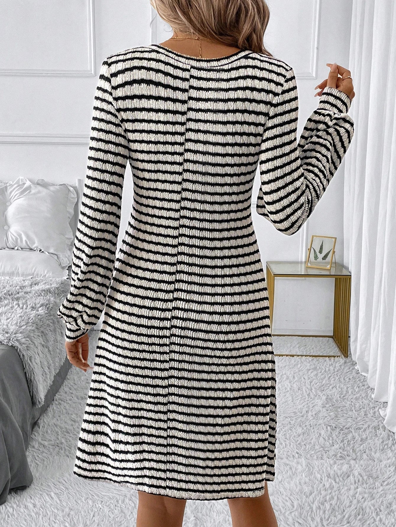 שמלת סריג פסים אלגנטית