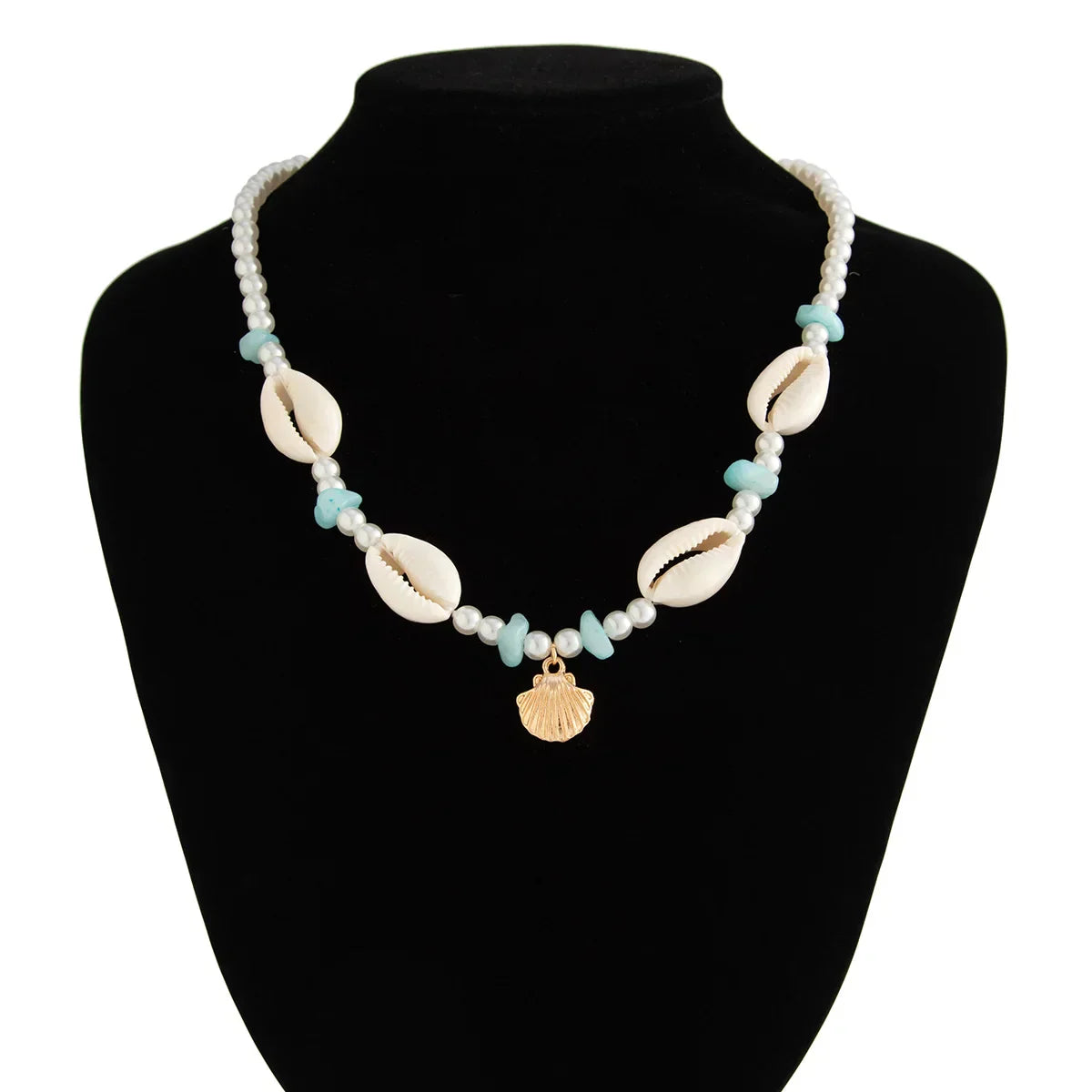 שרשרת פנינים בשילוב צדפים